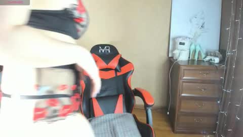 Snapshot of mia_choo chatting on December 4, 2025, 9:29 am Ami online show from December 4, 2025, 9:29 am