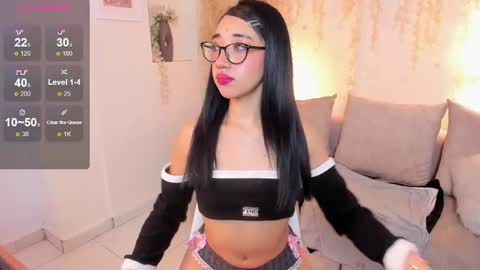 mia_corner online show from November 5, 2025, 2:39 pm