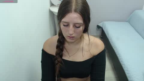 Mia online show from February 3, 2025, 1:08 pm