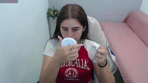 Mia online show from September 12, 2025, 1:55 pm