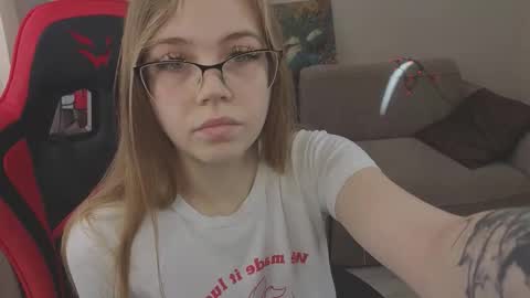 Mia online show from October 12, 2025, 7:18 am