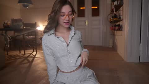 Mia online show from October 29, 2025, 6:09 pm