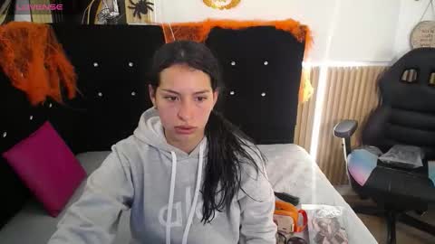 mia_garcia28 online show from November 3, 2025, 1:12 pm