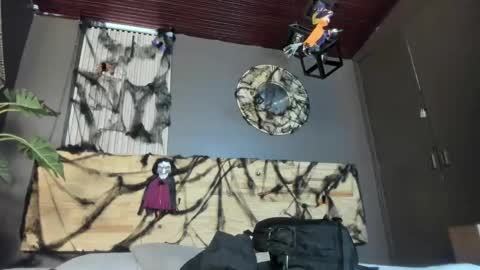 Snapshot of mia_jagger chatting on November 1, 2025, 11:45 am Val online show from November 1, 2025, 11:45 am