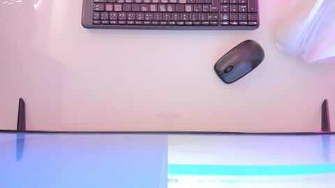    online show from October 28, 2025, 12:19 pm