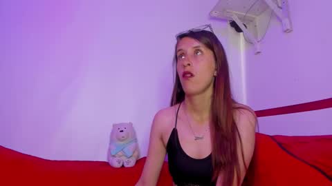 Mia online show from December 4, 2025, 2:04 pm