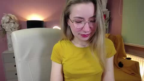 Snapshot of mia_luxx92 chatting on December 4, 2024, 7:50 am Mia online show from December 4, 2024, 7:50 am