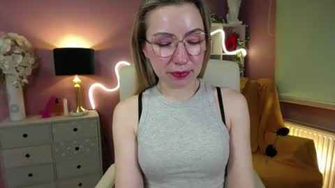 Snapshot of mia_luxx92 chatting on December 5, 2024, 11:05 am Mia online show from December 5, 2024, 11:05 am