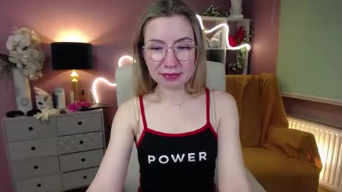 Snapshot of mia_luxx92 chatting on December 17, 2024, 10:55 am Mia online show from December 17, 2024, 10:55 am