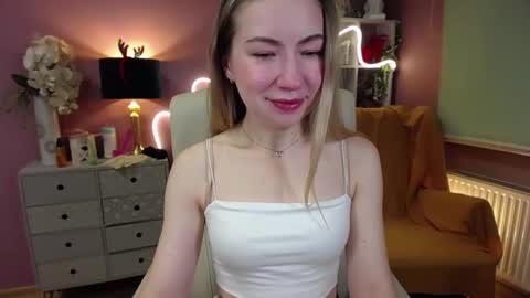 Snapshot of mia_luxx92 chatting on January 5, 2025, 7:38 am Mia online show from January 5, 2025, 7:38 am