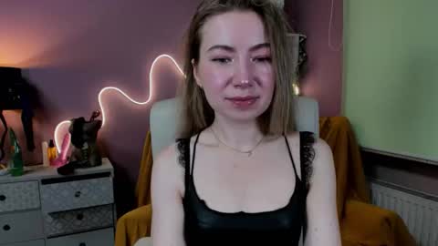 Snapshot of mia_luxx92 chatting on September 10, 2025, 6:35 am Mia online show from September 10, 2025, 6:35 am
