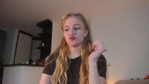 Snapshot of mia_meows chatting on October 18, 2025, 11:55 am Mia here Appreciate your support online show from October 18, 2025, 11:55 am