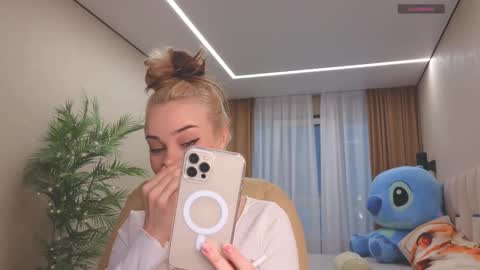 Snapshot of mia_milagros chatting on February 14, 2025, 4:15 am mia_milagros online show from February 14, 2025, 4:15 am