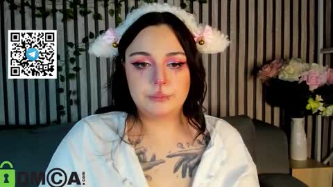 Snapshot of mia_r0ss chatting on October 31, 2025, 2:23 am Mia online show from October 31, 2025, 2:23 am