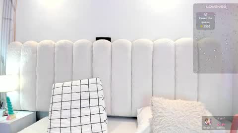 Snapshot of mia_rom chatting on February 18, 2025, 12:39 pm Mia online show from February 18, 2025, 12:39 pm