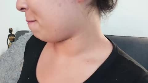 Snapshot of mia_roux13 chatting on September 25, 2025, 7:39 pm Mia Roux online show from September 25, 2025, 7:39 pm