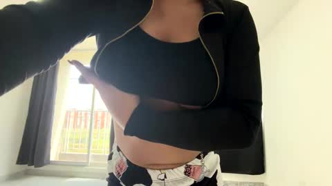 Snapshot of mia_roux13 chatting on October 6, 2025, 6:38 pm Mia Roux online show from October 6, 2025, 6:38 pm