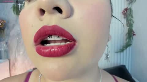 Mia Roux online show from November 8, 2025, 1:50 am