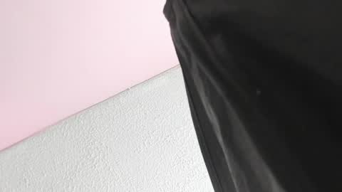 Mia . online show from November 28, 2025, 11:46 am