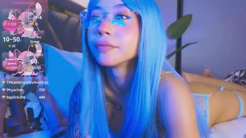 Mia online show from November 30, 2025, 3:16 pm