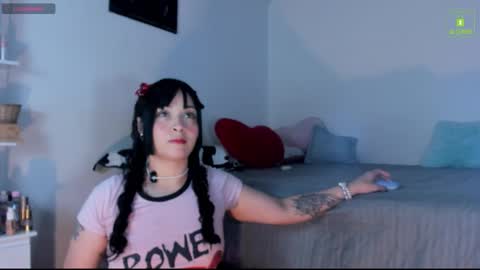 Mia  online show from November 3, 2025, 2:24 am