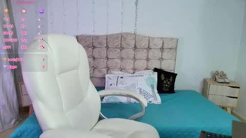 Mia  online show from November 14, 2025, 2:10 am