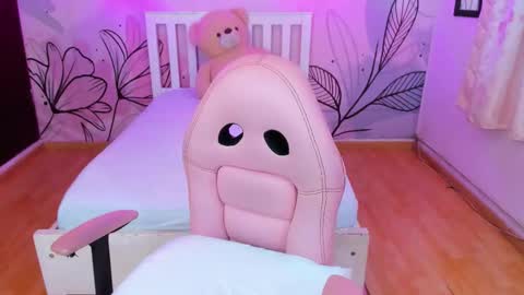 Mia Vanucci online show from October 25, 2025, 9:20 pm