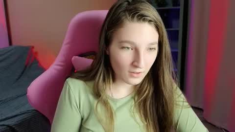 Mia online show from November 27, 2025, 10:17 am