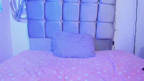 mia  nicolle online show from December 6, 2024, 8:26 am