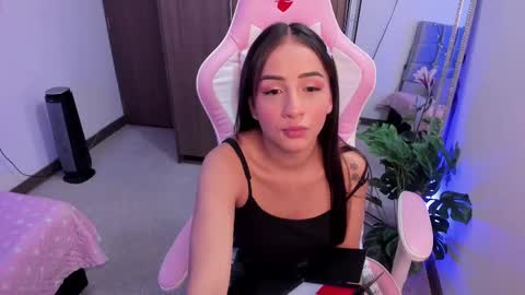 mia  nicolle online show from February 25, 2025, 2:03 am