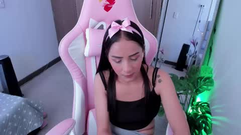 mia  nicolle online show from March 3, 2025, 4:46 pm