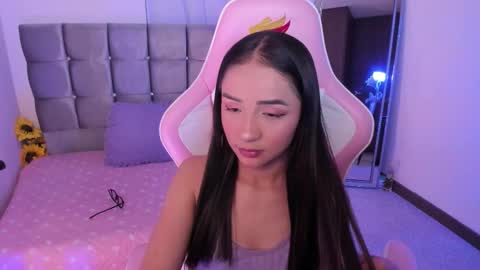 mia  nicolle online show from September 25, 2025, 3:10 am