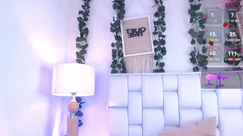 Mia online show from October 11, 2025, 11:53 am