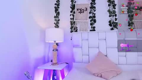 Mia online show from October 15, 2025, 12:27 pm