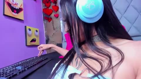 Snapshot of miaa_thopmson chatting on February 18, 2025, 9:32 am Miaa online show from February 18, 2025, 9:32 am