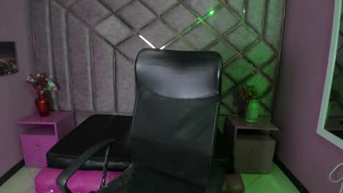 Snapshot of miaa_thopmson chatting on September 13, 2025, 11:37 pm Miaa online show from September 13, 2025, 11:37 pm