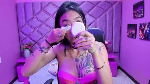 Snapshot of miaa_thopmson chatting on November 26, 2025, 3:13 pm Miaa online show from November 26, 2025, 3:13 pm