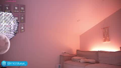 Snapshot of miablueye chatting on September 16, 2025, 5:03 pm miablueye online show from September 16, 2025, 5:03 pm