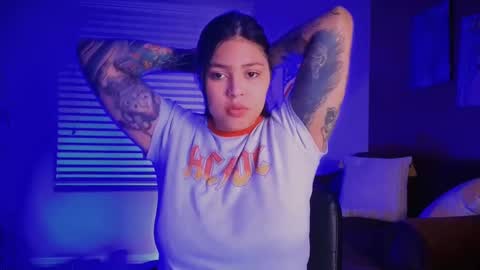 Snapshot of miacanela_xo chatting on December 8, 2024, 12:40 am Mia online show from December 8, 2024, 12:40 am