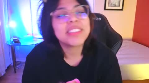 Snapshot of miacanela_xo chatting on December 18, 2024, 7:36 am Mia online show from December 18, 2024, 7:36 am