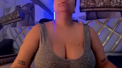 Snapshot of miacapucci1 chatting on October 3, 2025, 2:52 am online show from October 3, 2025, 2:52 am