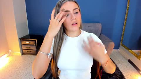 Snapshot of miacarperrlux chatting on January 27, 2025, 12:01 am MiaCarper online show from January 27, 2025, 12:01 am