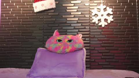 Mia online show from December 7, 2024, 7:38 am