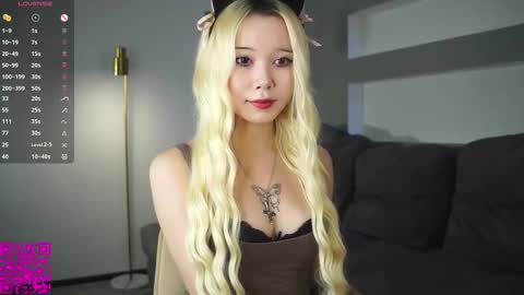 Mia online show from September 28, 2025, 7:14 am