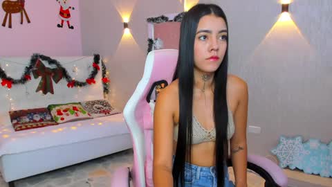 Snapshot of miagomez1 chatting on December 21, 2024, 12:27 pm Mia Gomez online show from December 21, 2024, 12:27 pm