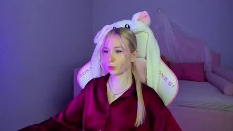 Mia online show from October 9, 2025, 5:22 pm