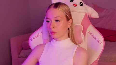 Mia online show from November 29, 2025, 5:21 am