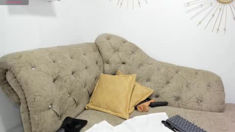 Miah Collins online show from February 14, 2025, 11:53 am