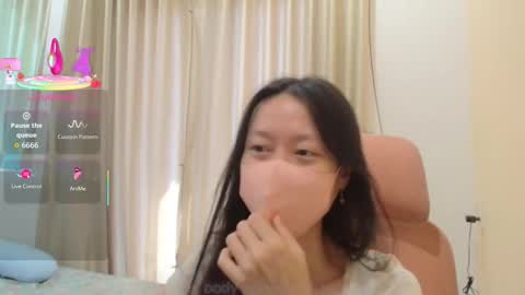 miahchan68 online show from December 14, 2025, 3:12 am