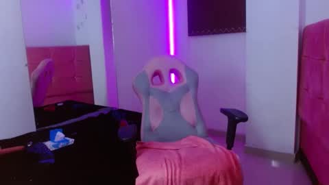 MIA VELEZ online show from January 18, 2025, 9:56 am